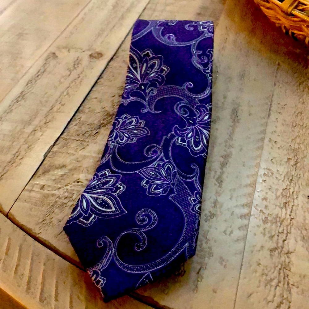 Countess Mara Paisley Tie